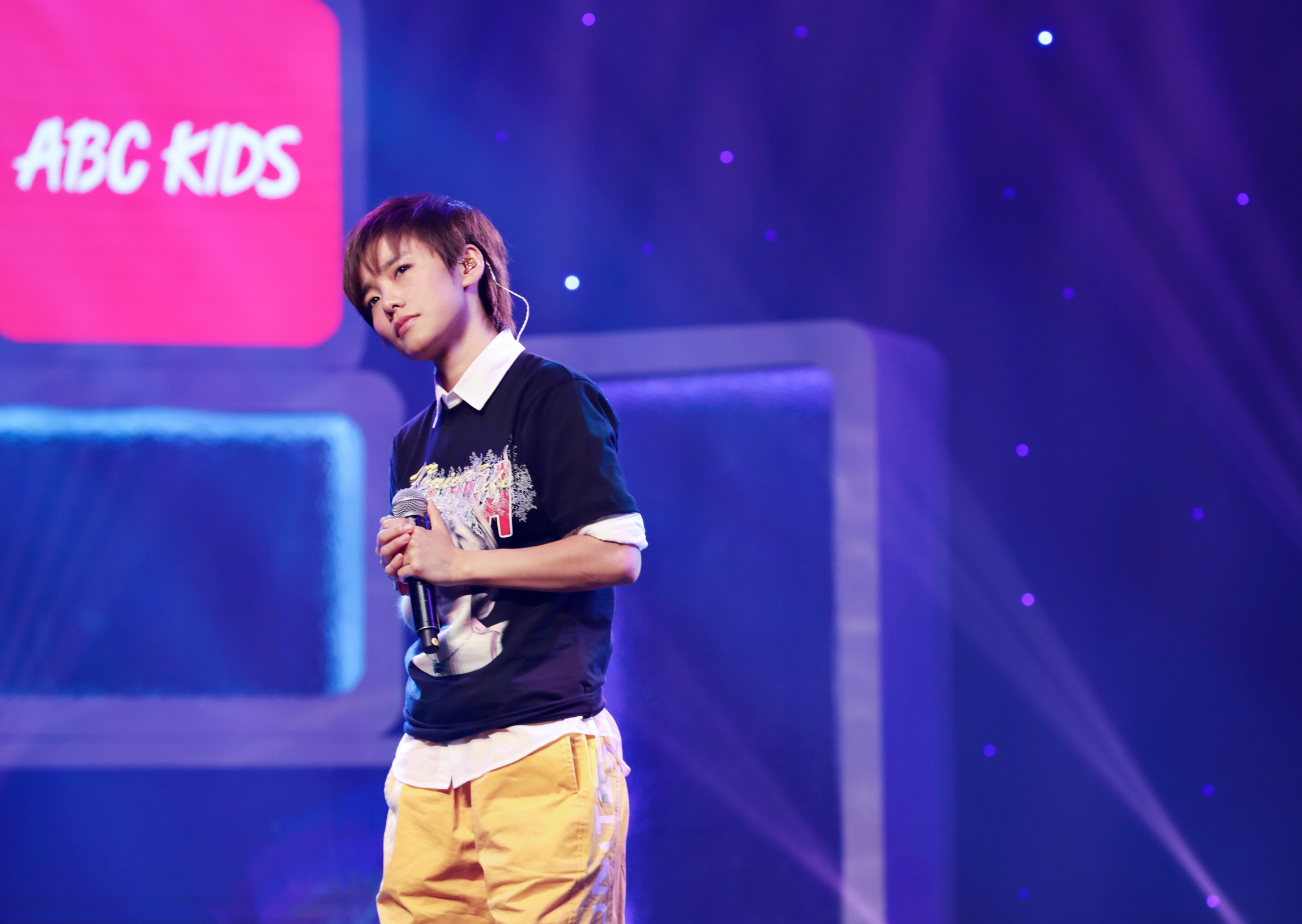 《新生有范》第四季首播,许飞出任新声导师变身孩子王_凤凰网娱乐