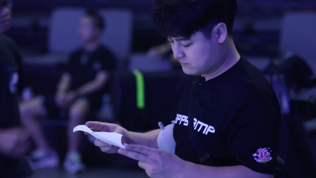 快乐大本营黑衣人小方:不会搬道具的导演不是合格的网红