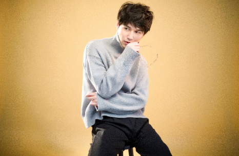 歌手许八斗写真曝光, 筹备新单曲中!