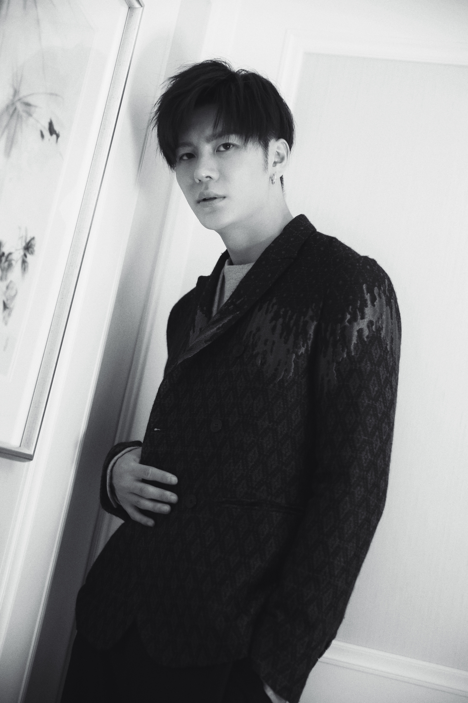 打开凤凰新                     昨日,演员王嘉一身emporio armani