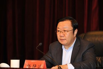 7月7日,杨静波以内蒙古党委第三巡视组组长身份向河套学院,鄂尔多斯