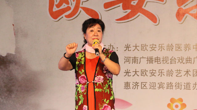 戏迷大姐刘素贞演唱豫剧鞭打芦花数九寒天风雪凛选段