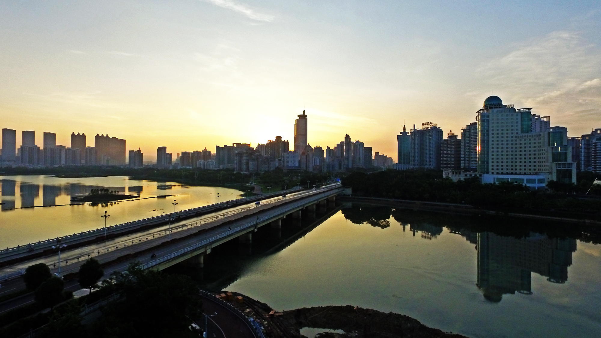 广西南宁市南湖公园不仅是闻名全国的健身公园也是鸟类的"乐园"_凤凰