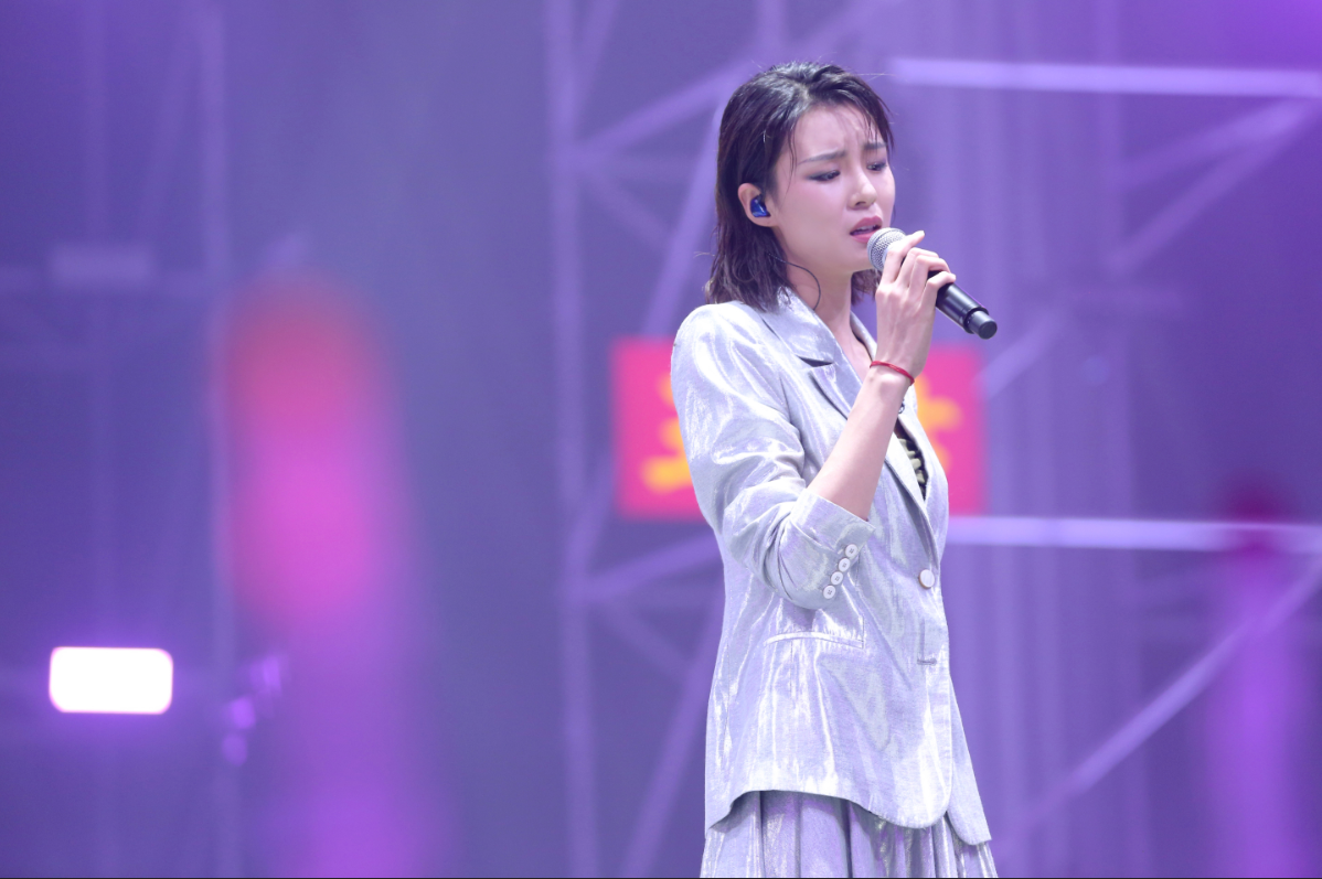 张婉清红酒嗓音惹人沉醉大魔王高票晋级全国十二强