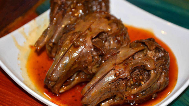 兔头的两种做法,卤兔头,麻辣兔头,喜欢哪种吃哪种