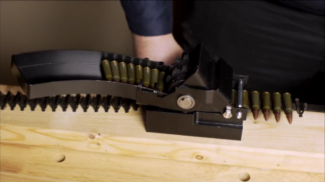 不可散式机枪弹链是这样串接起来的感觉还没有手动压的快