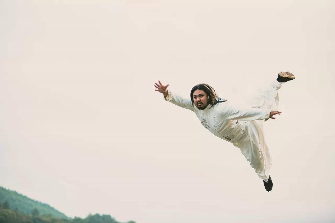 春晚"前夫哥"大战铁拳"秀念" 开心麻花《窗前不止明月光》大笑贺岁