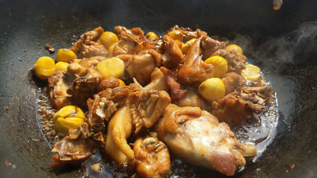 這樣燜雞肉一餐多吃兩碗飯好香