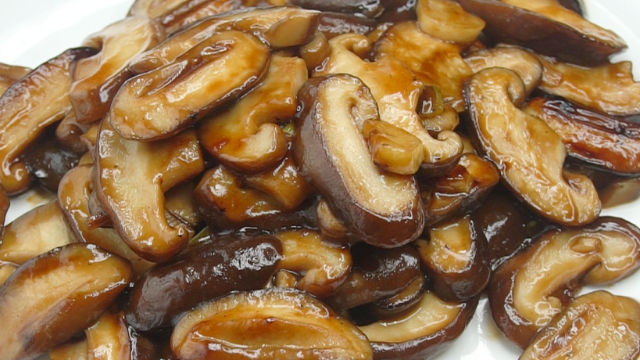 教你香菇的新吃法油焖香菇简单易学味道鲜美好吃不油腻