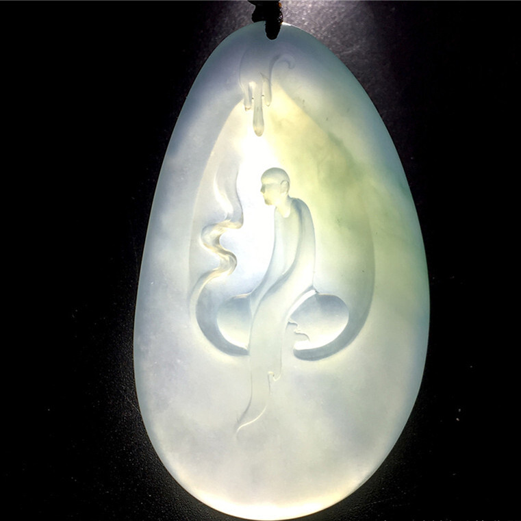 以悟道为题材翡翠牌,是今年最为流行的一种翡翠饰品!