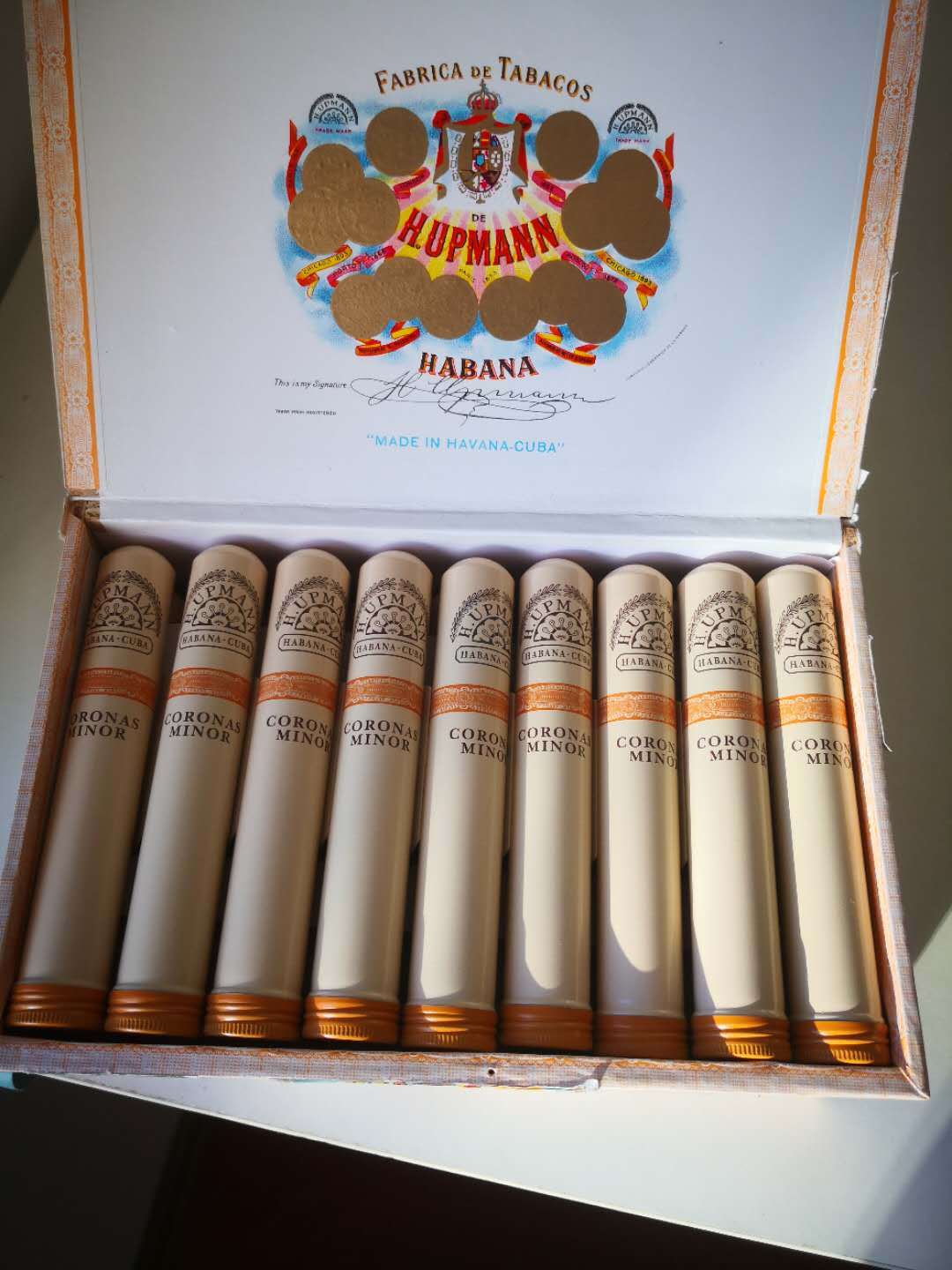 upmann coronas minor at (25)