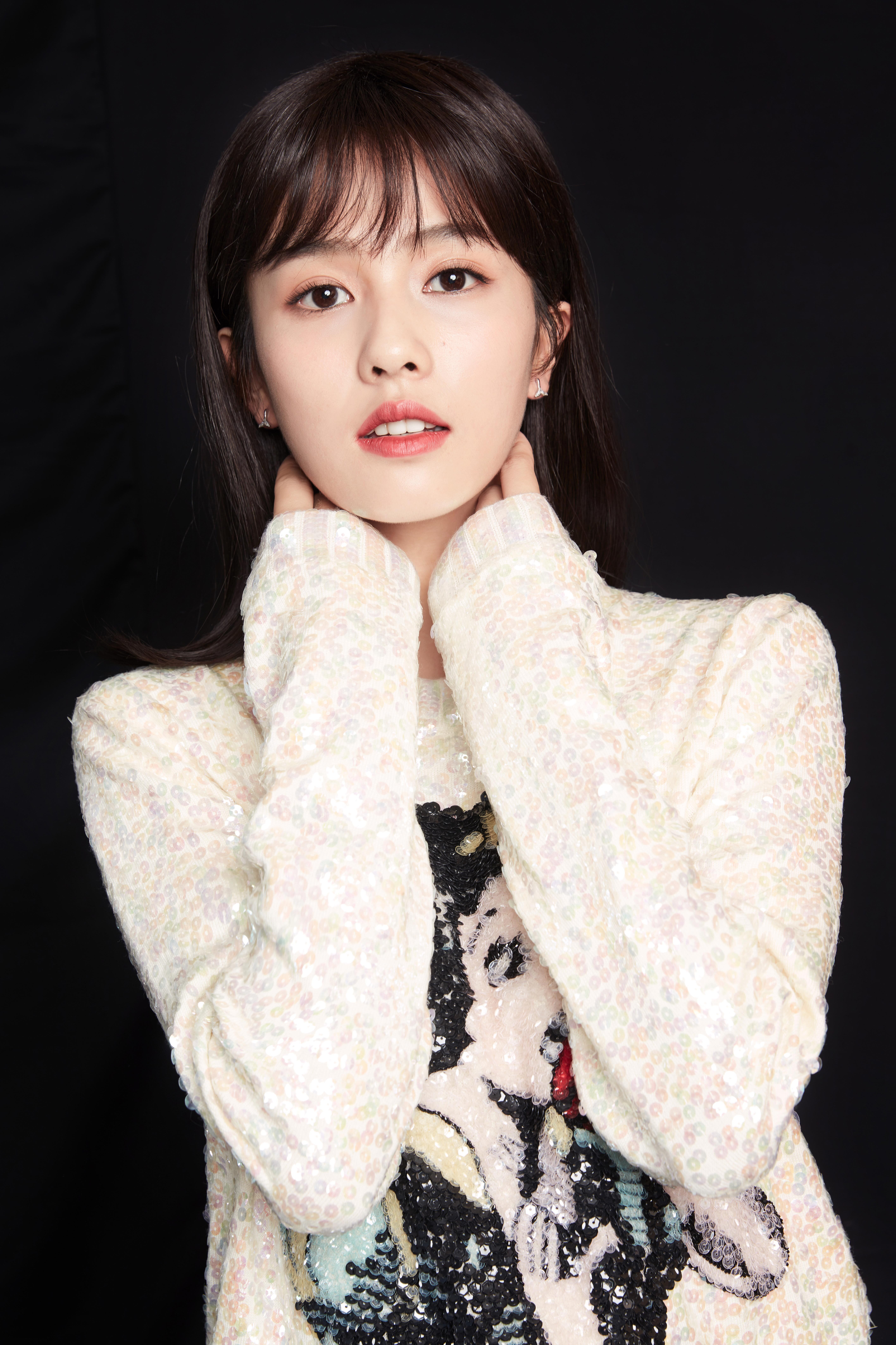 白鹿化身白雪公主现身活动 清甜笑容展露元气本色