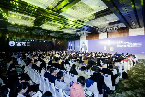 遇见新物种·GIIS2018餐饮新零售领袖峰会今天在京成功举办！