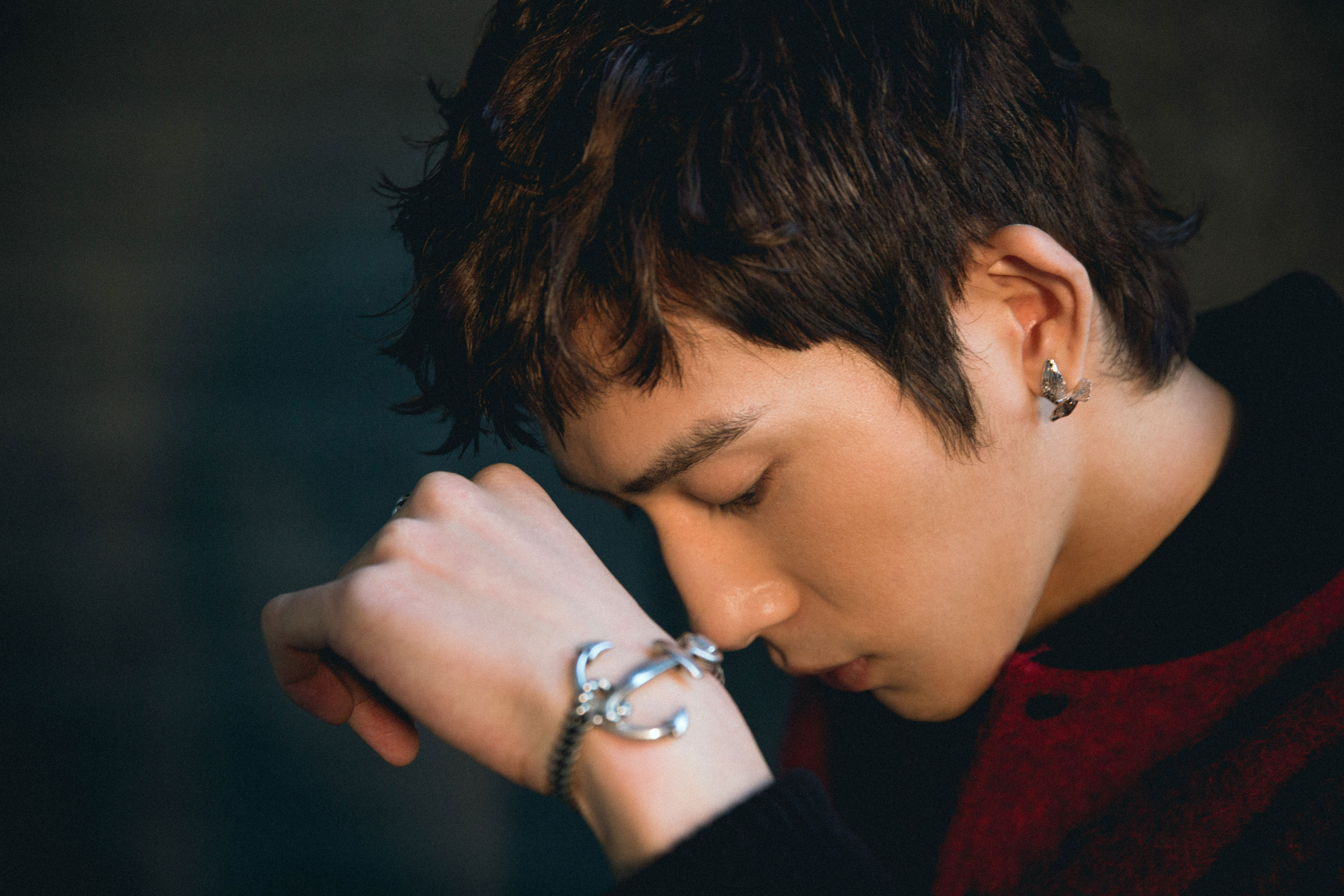 井柏然街拍组图曝光从容洒脱显时尚不羁魅力