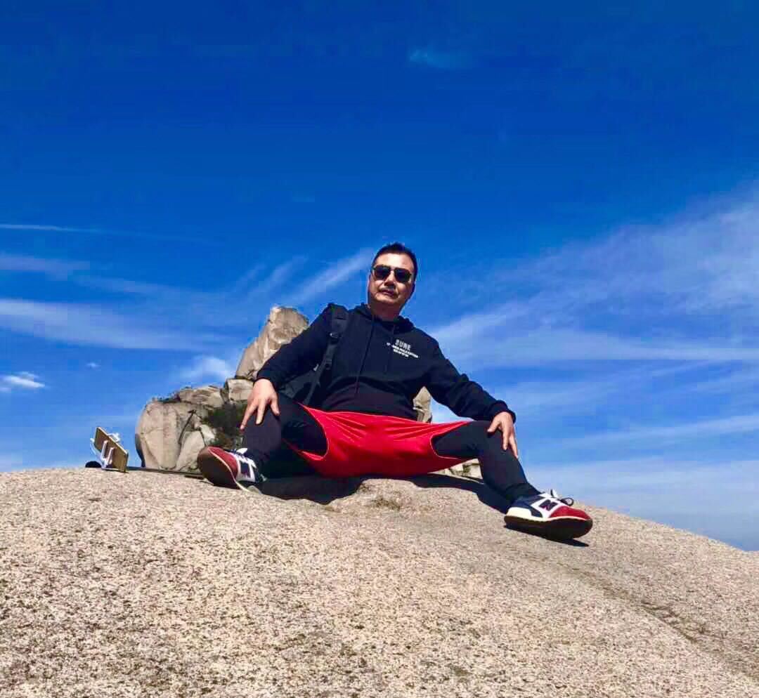 打开凤凰新                     著名诗人,作家川河先生 奔跑着的