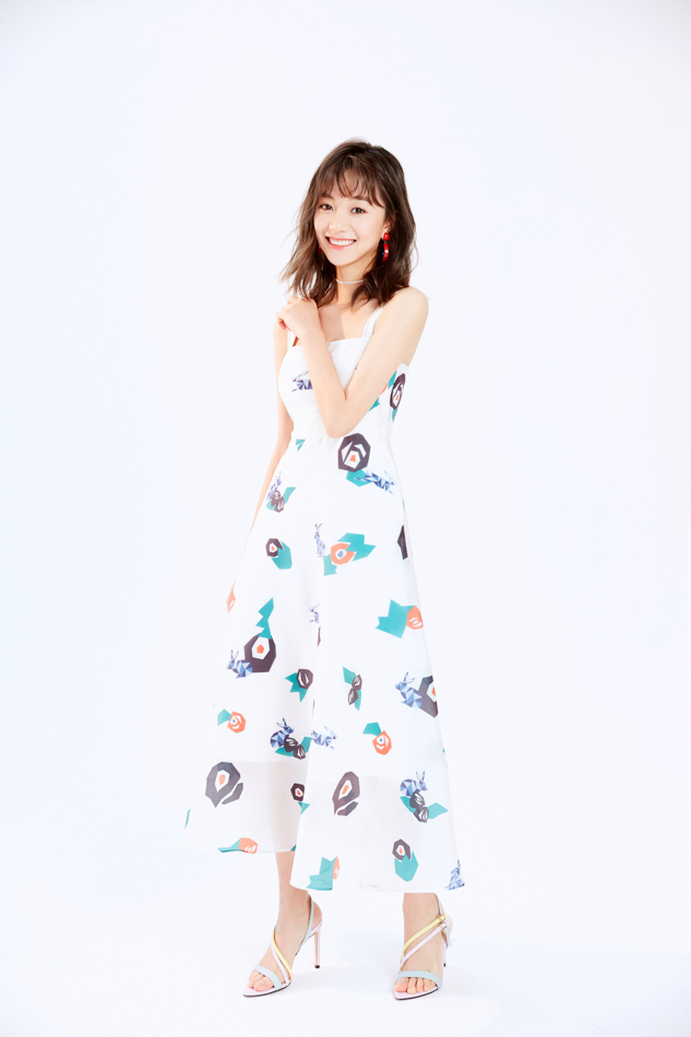 胡意旋全新写真翩翩花少女