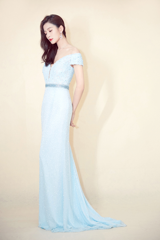 王媛可夫妇亮相红毯 合体撒糖甜到犯规