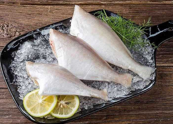 马面鱼学名为绿鳍马面鲀,隶属于鲀形目,革鲀科,俗名橡皮鱼,剥皮鱼.