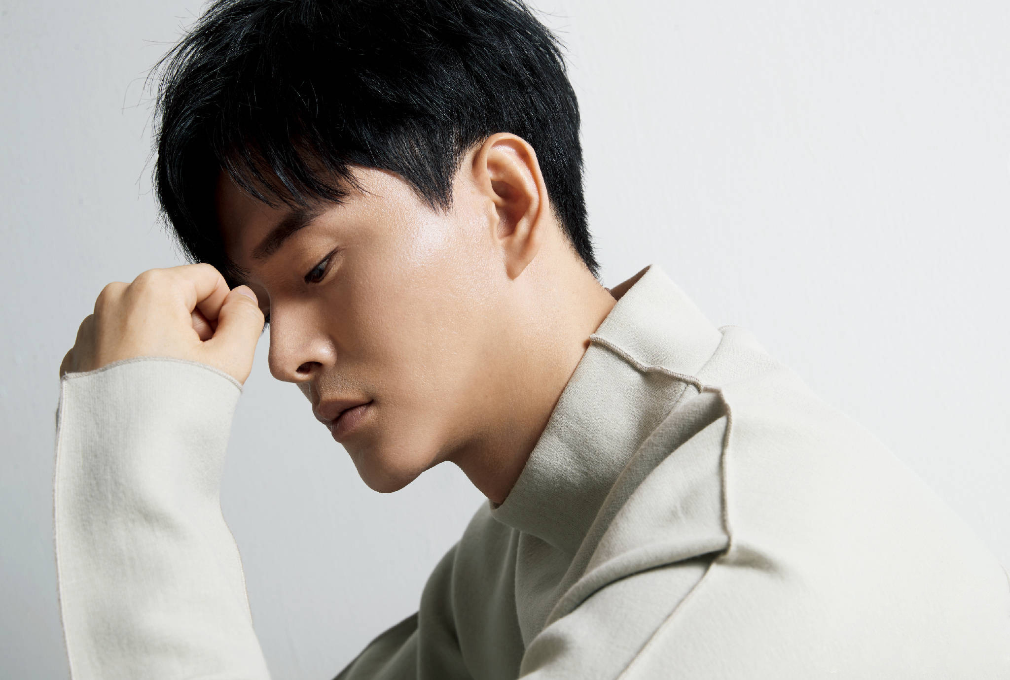 黄宥明杂志镜下衬衣浸湿 荷尔蒙萃聚力之美感撑爆画幅_凤凰网娱乐