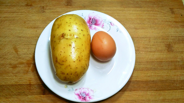 一个土豆一个鸡蛋教你一个特色新做法色香味美每次都吃不够