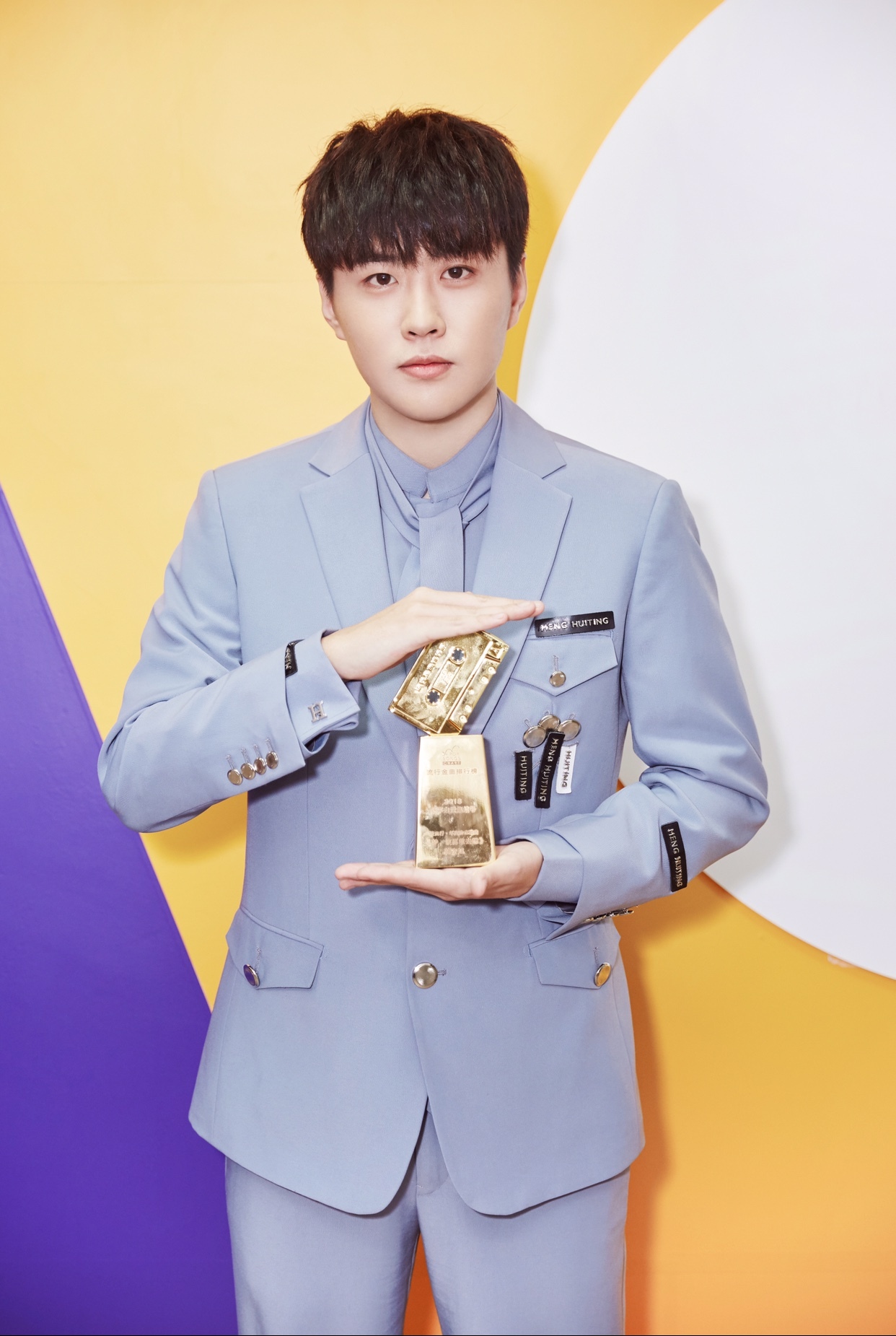 韩安旭盛典飙歌展示新声力量 励志单曲终获奖项肯定