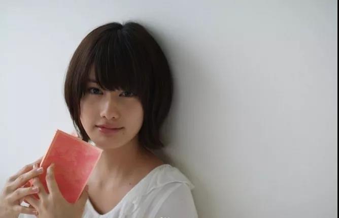 2010年,她凭借在影片《告白》中扮演的女班长一角(北原美月) 迅速走红