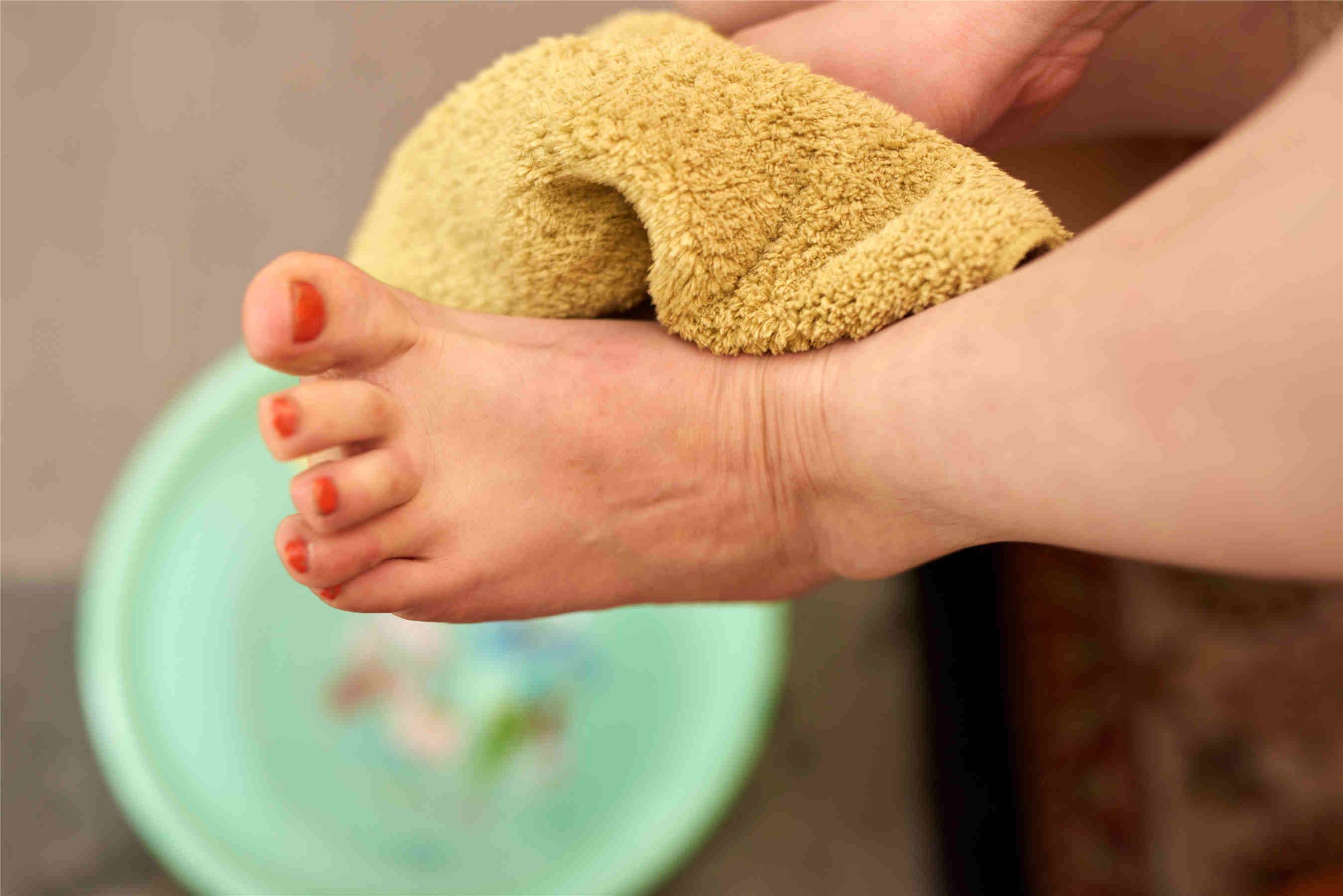 医生警告:立冬后泡脚养生,很多人都做错了,忽略了这三点,统统都白泡!