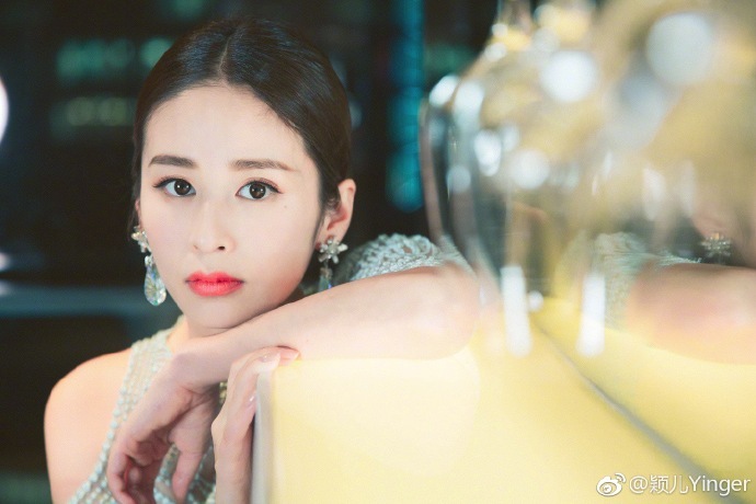 刘颖荣获新奖项,服装颜值是亮点!网友表白:大爱兔子!__凤凰网