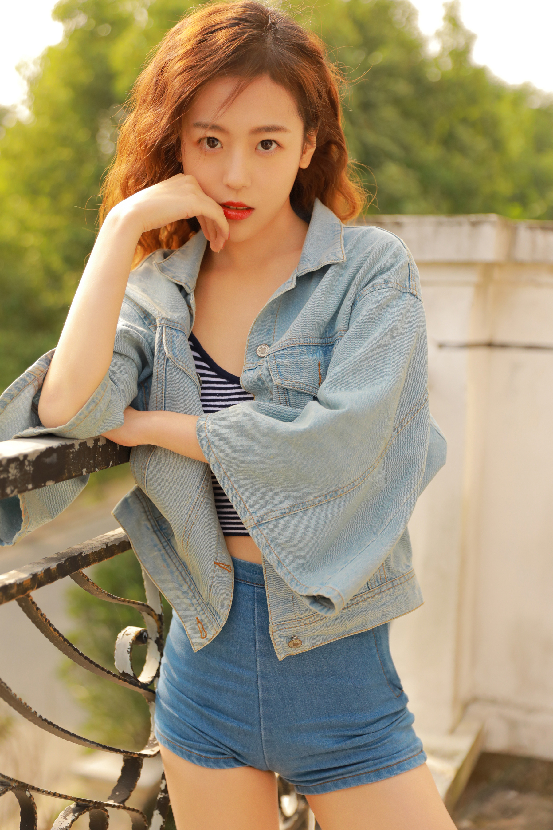 艺嘉创星签约95后演员洪司洋 气质独特吸粉无数__凤凰网