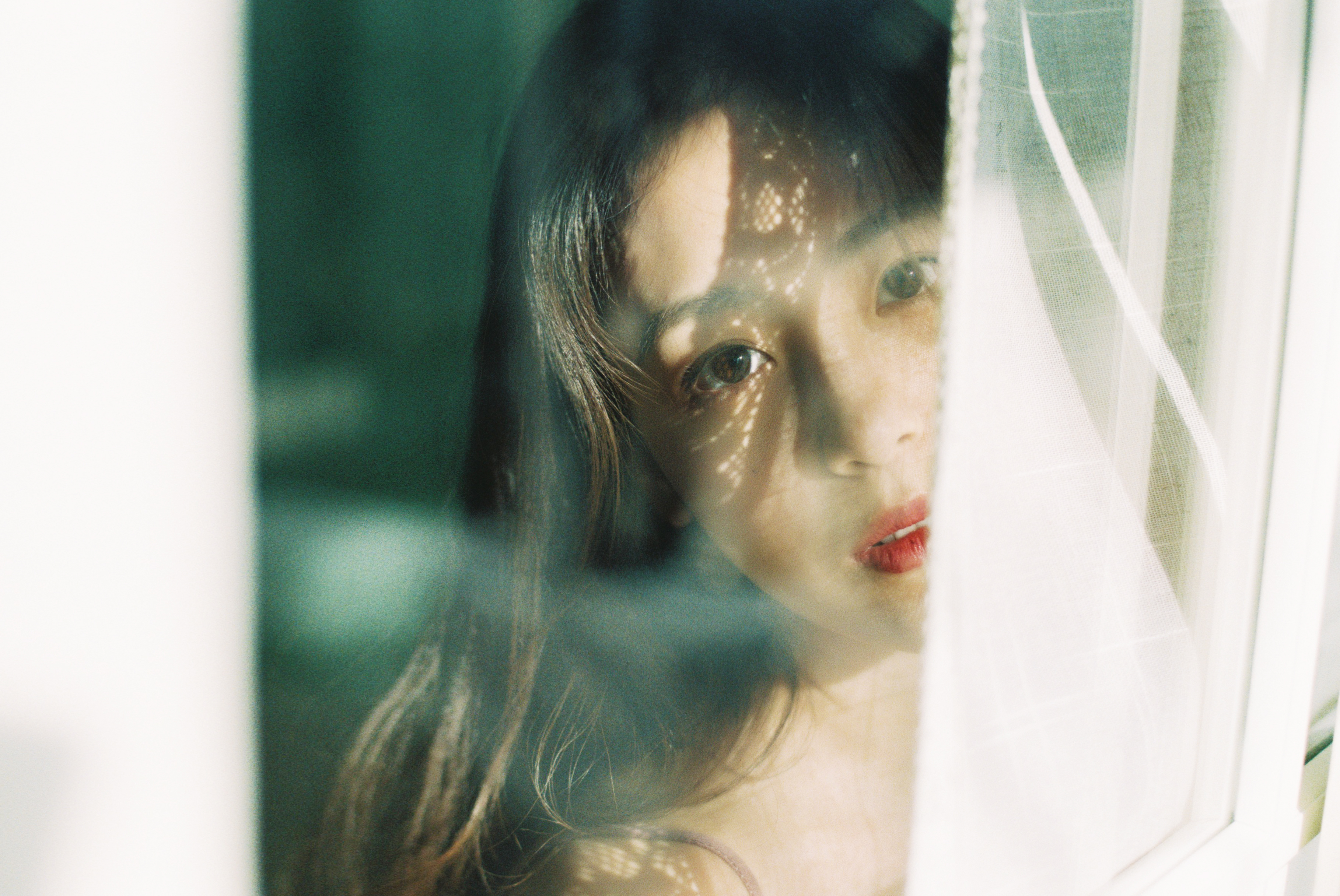 艺嘉创星签约95后演员洪司洋 气质独特吸粉无数__凤凰网