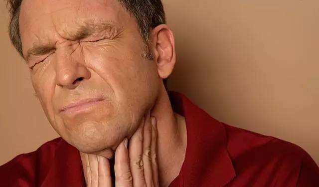 喉咙痛喝蜂蜜水有用吗?喉咙发炎能喝蜂蜜水吗?