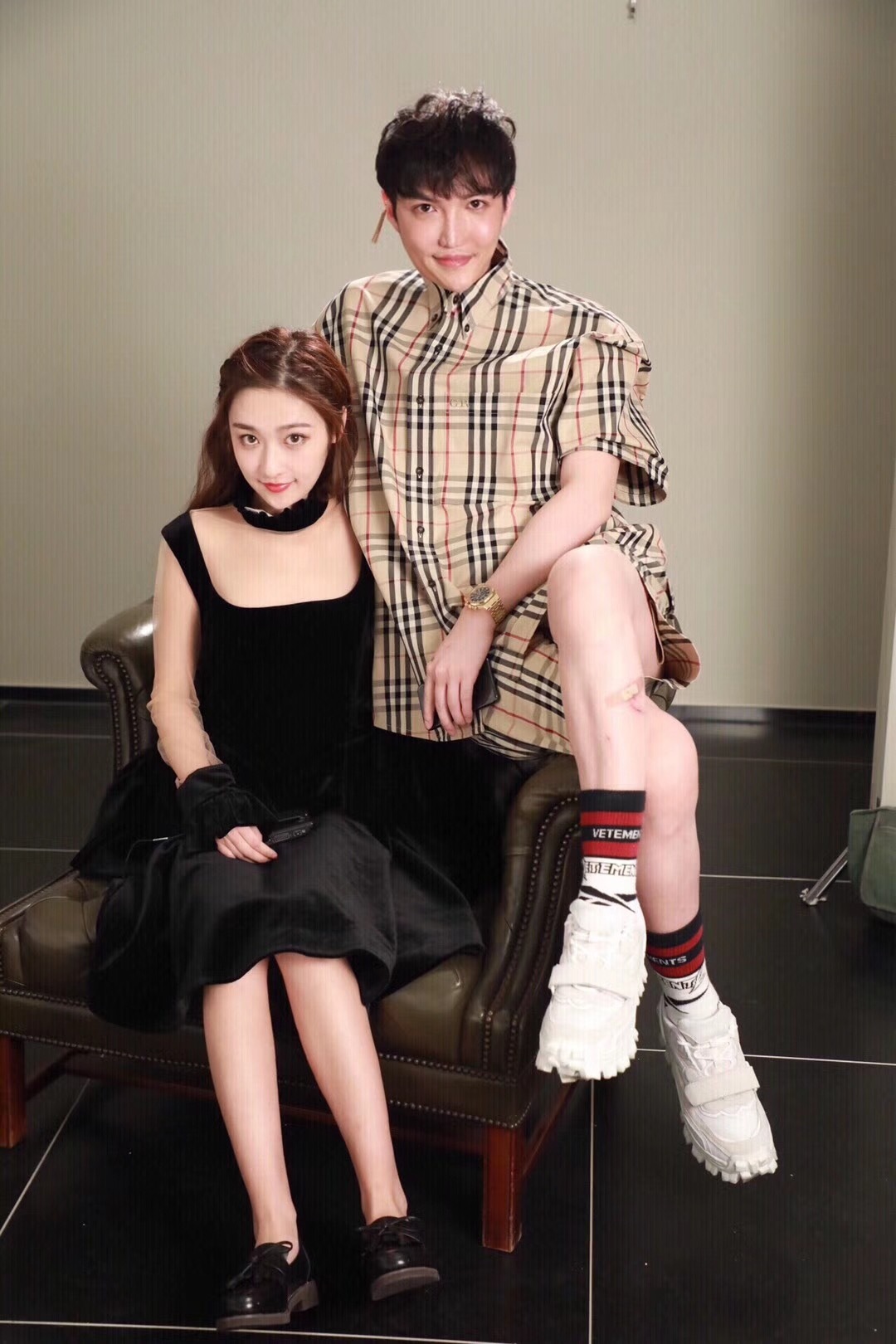 张星禾和大王一起给肖骁梳妆 网友:大猪蹄子!