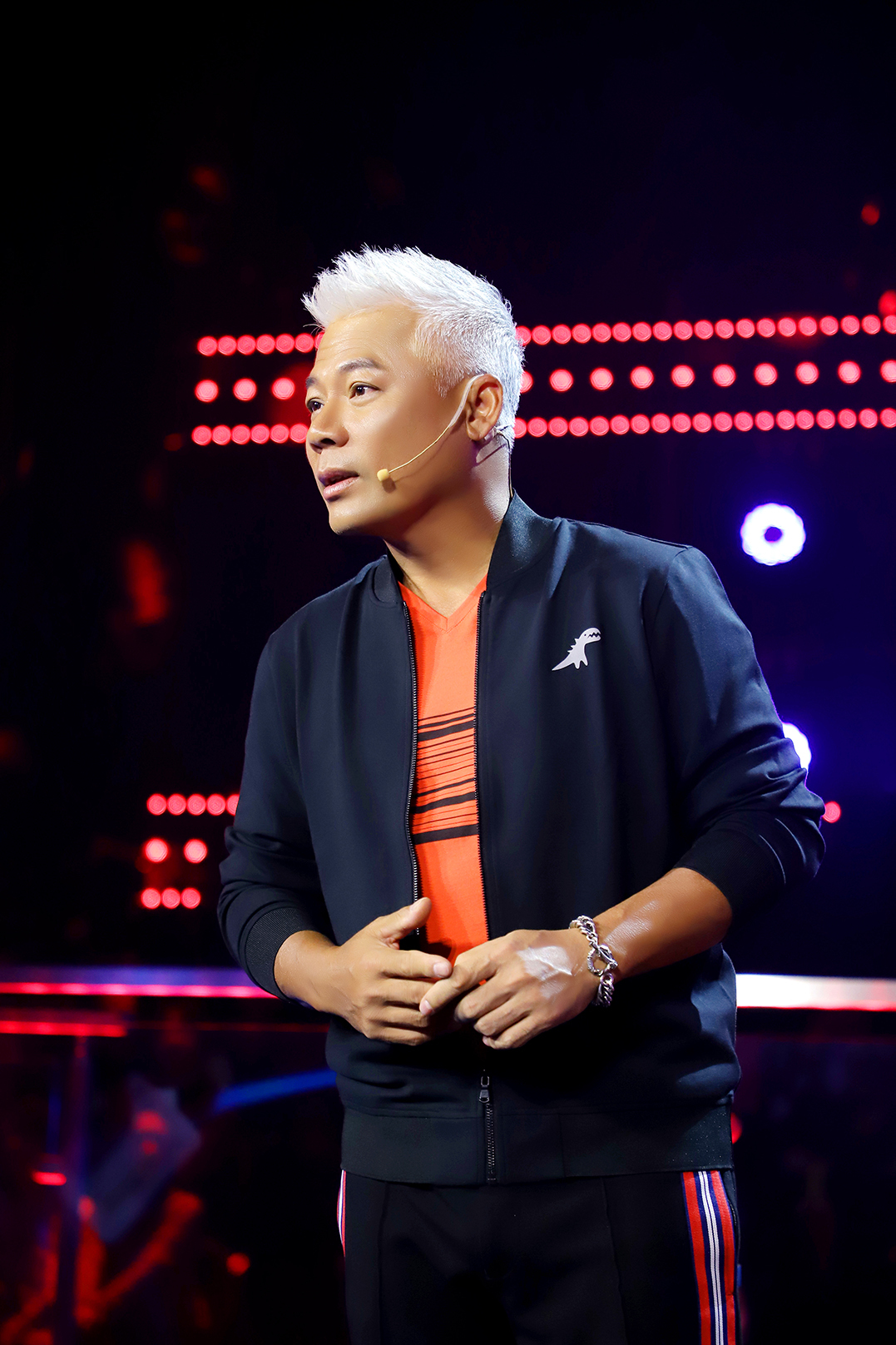 巫启贤致敬金庸 引用武侠人物大气点评