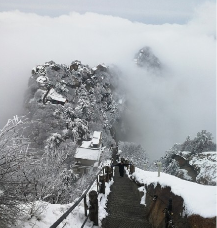 蜀山之华山雷起龙图片