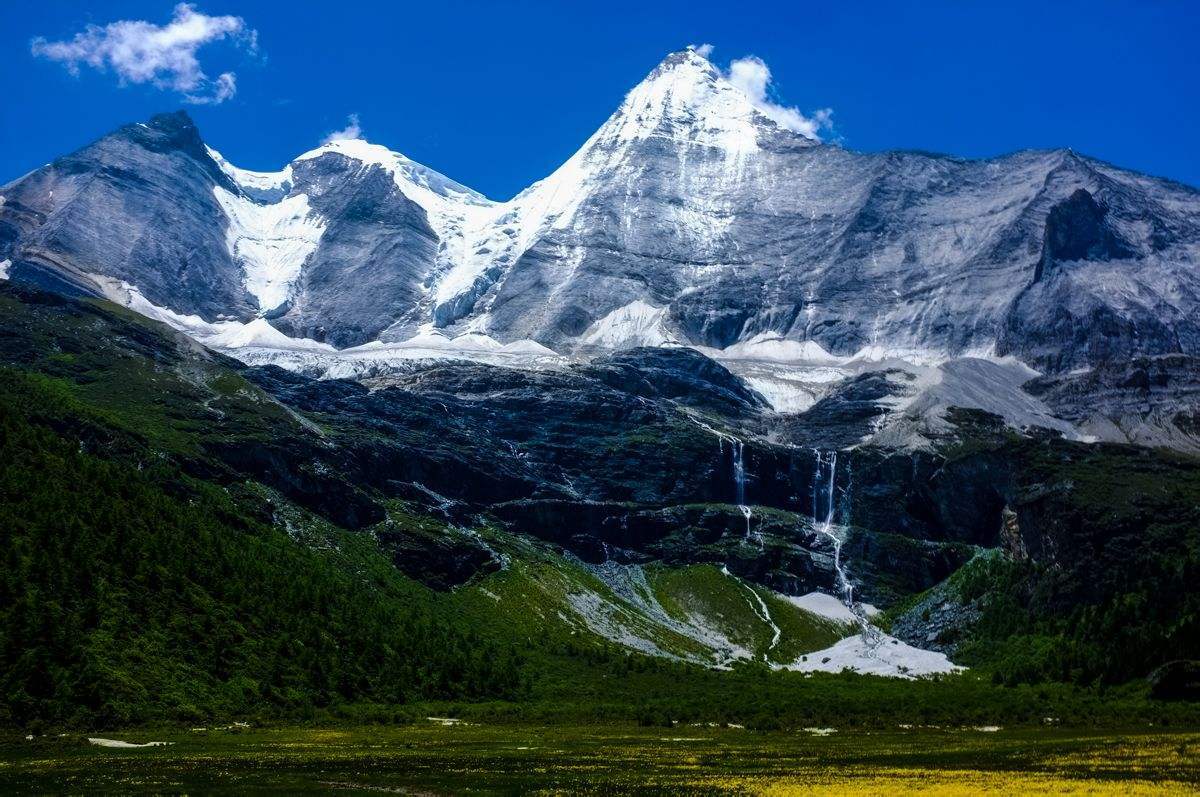 有一個地方叫香格里拉,她世界上最美的淨土.(香格里拉)