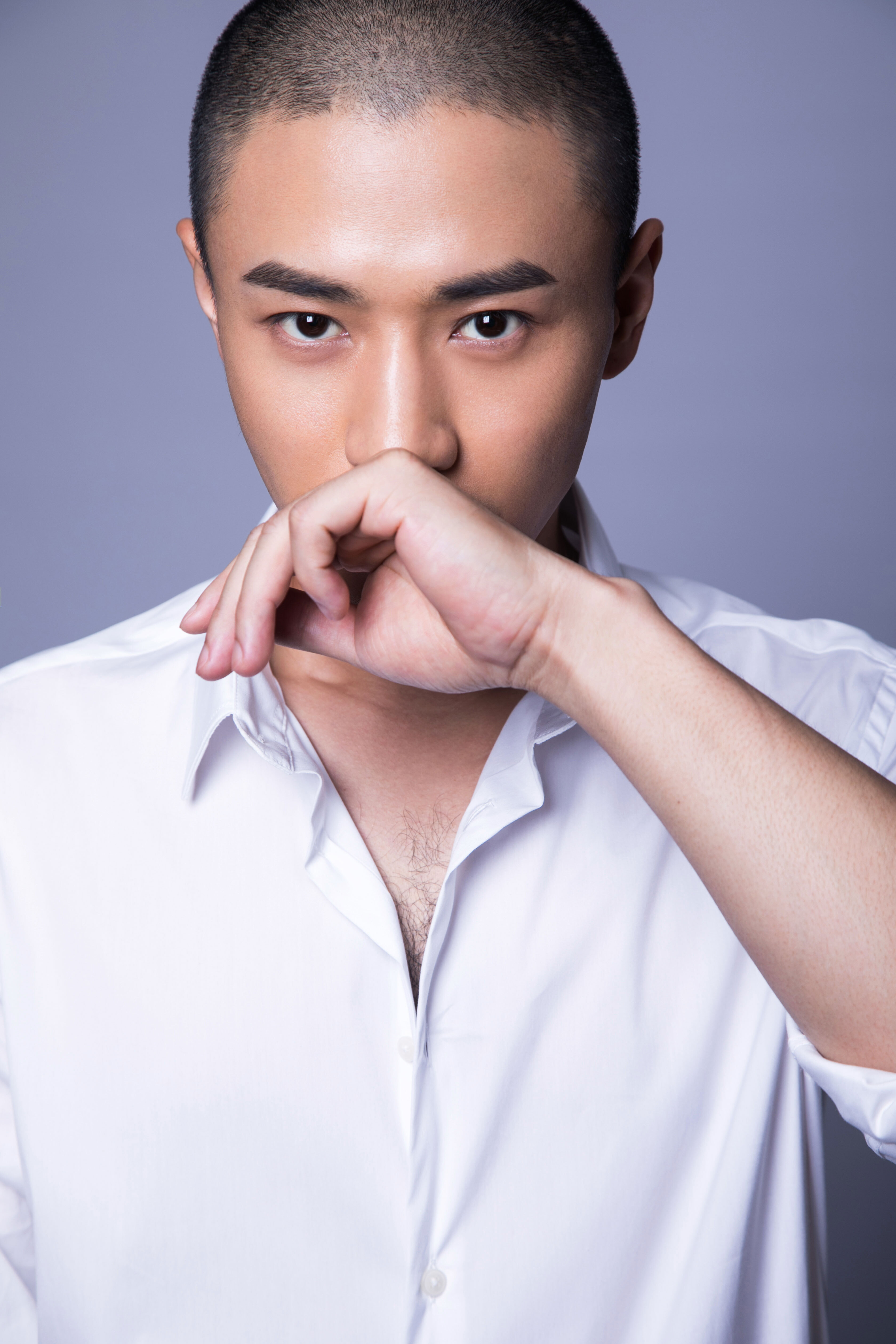 演员李中煜最新写真 变身禁欲系型男精英气足