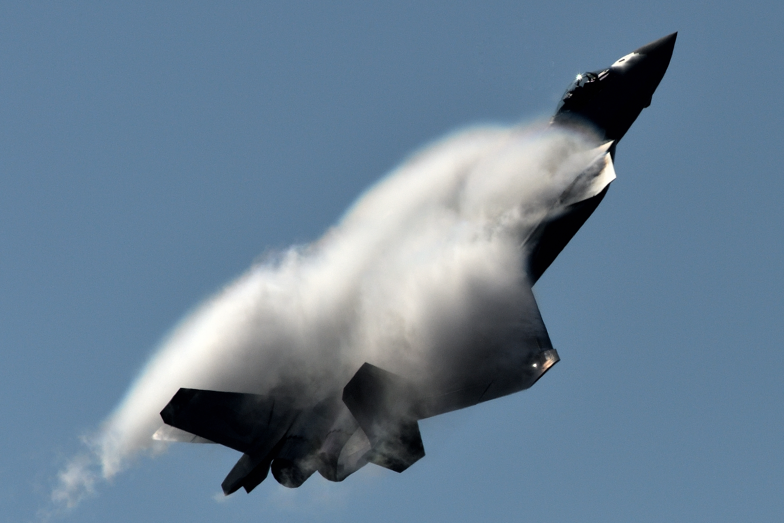 精美大圖從地面到空中殲20戰鬥機4機編隊開彈倉和運20同框為空軍戰略