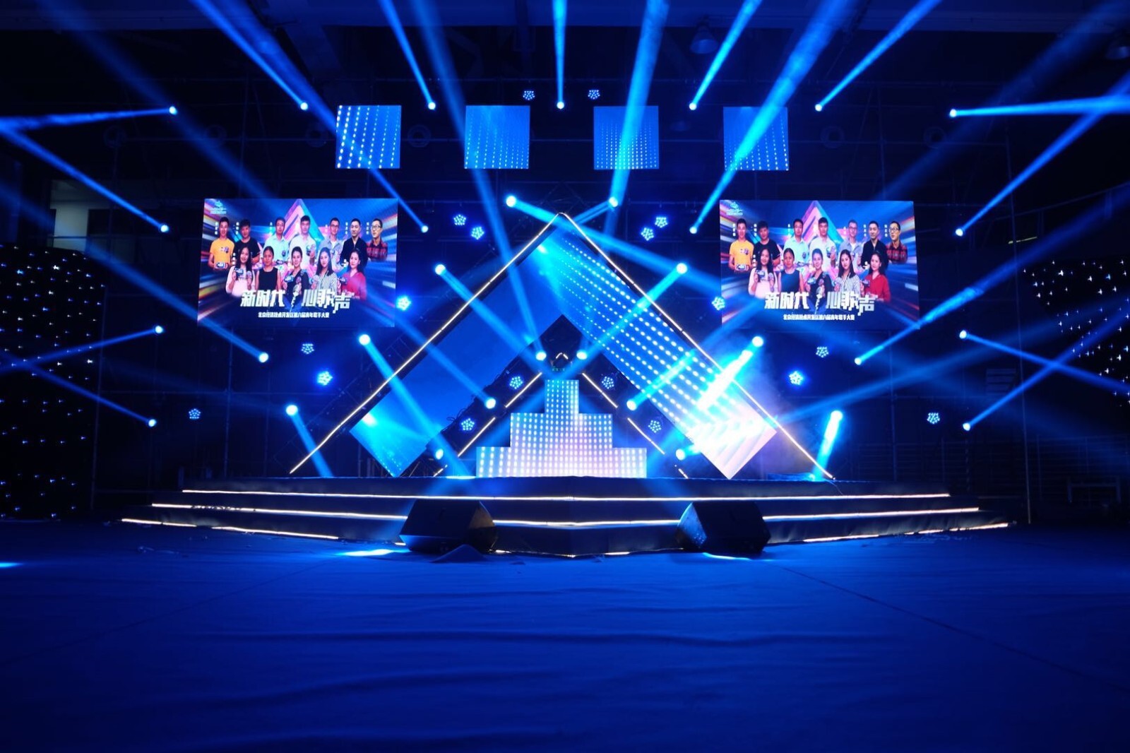 打开凤凰新闻,查看更多高清图片很多大明星都是靠商业演出,品牌代言而