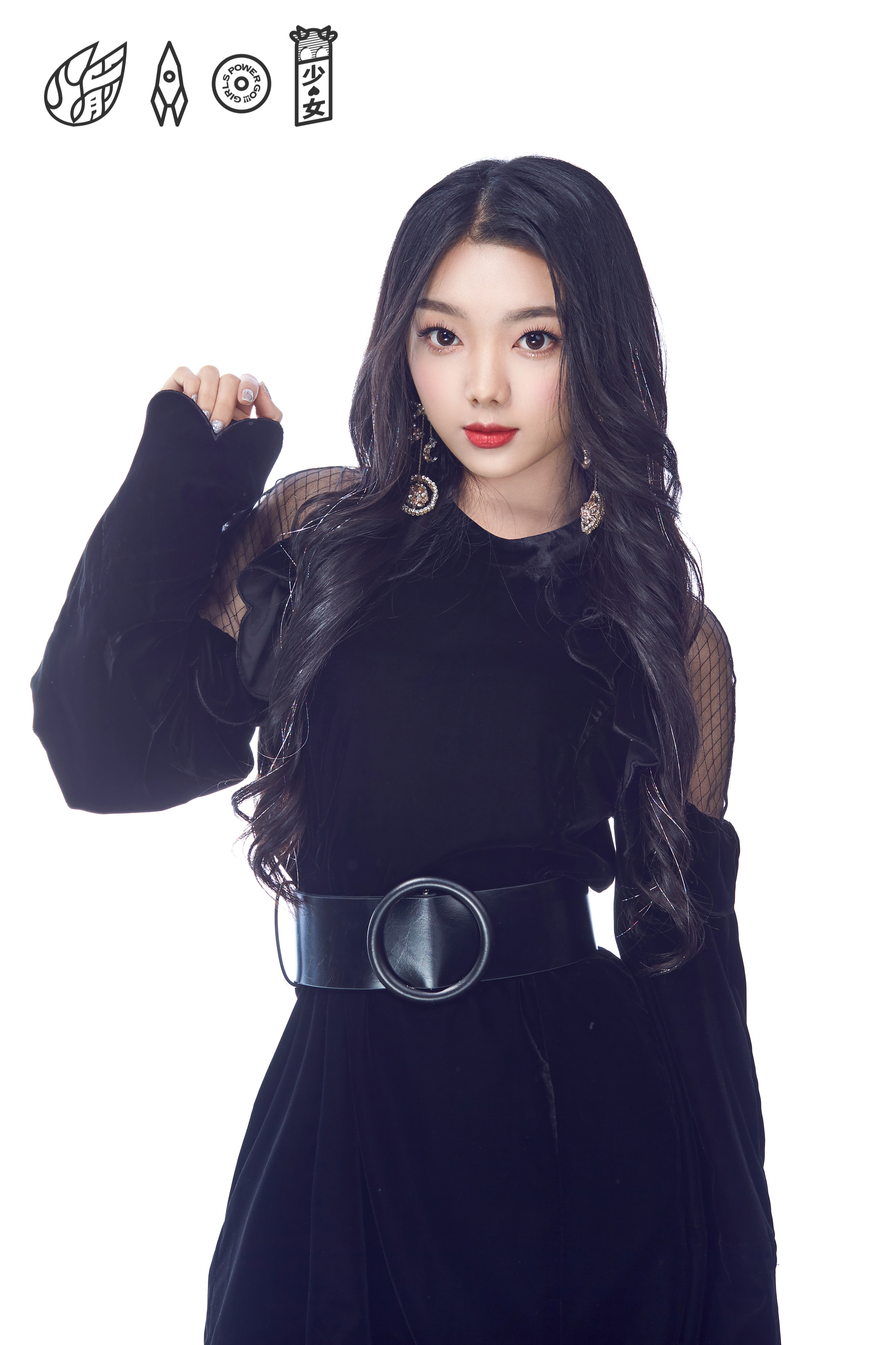 火箭少女101李紫婷启程录团综 粉丝:跟着哥哥们涂防晒