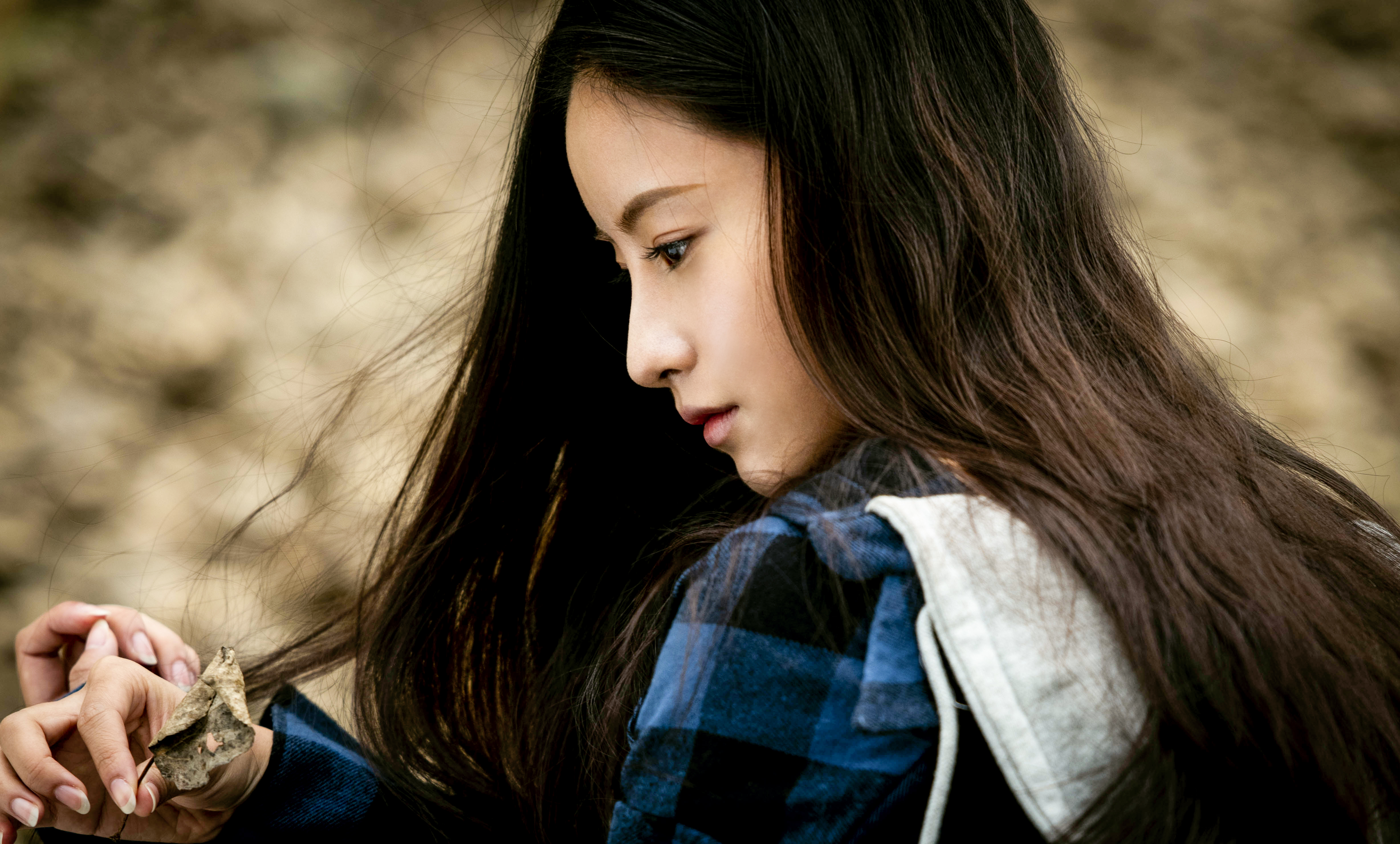 小龙女毛晓慧最新写真曝光 长发飘逸气质清冷__凤凰网