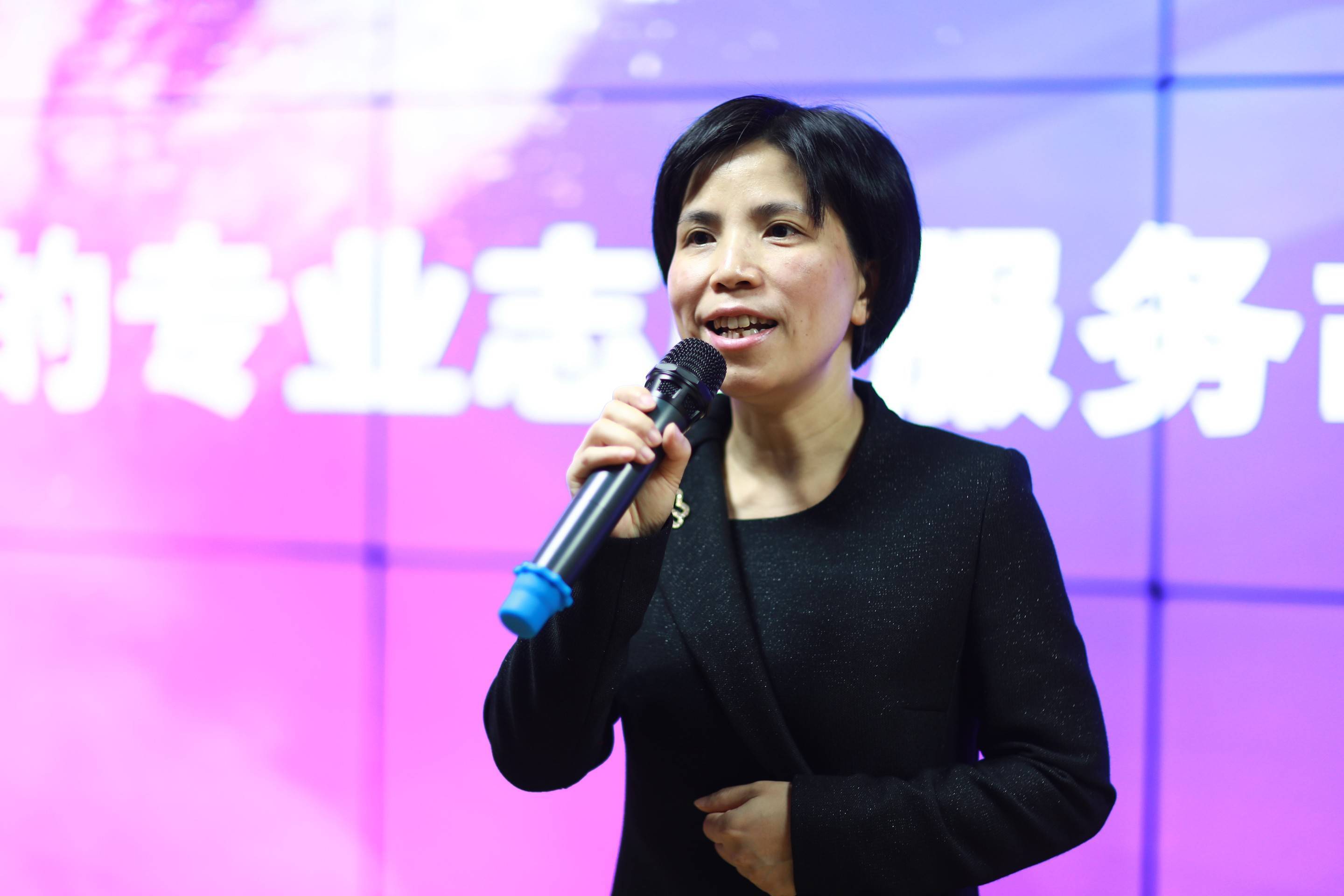 思念》美轮美奂,极富温情.巾帼志愿者协会会长徐琳演唱录制