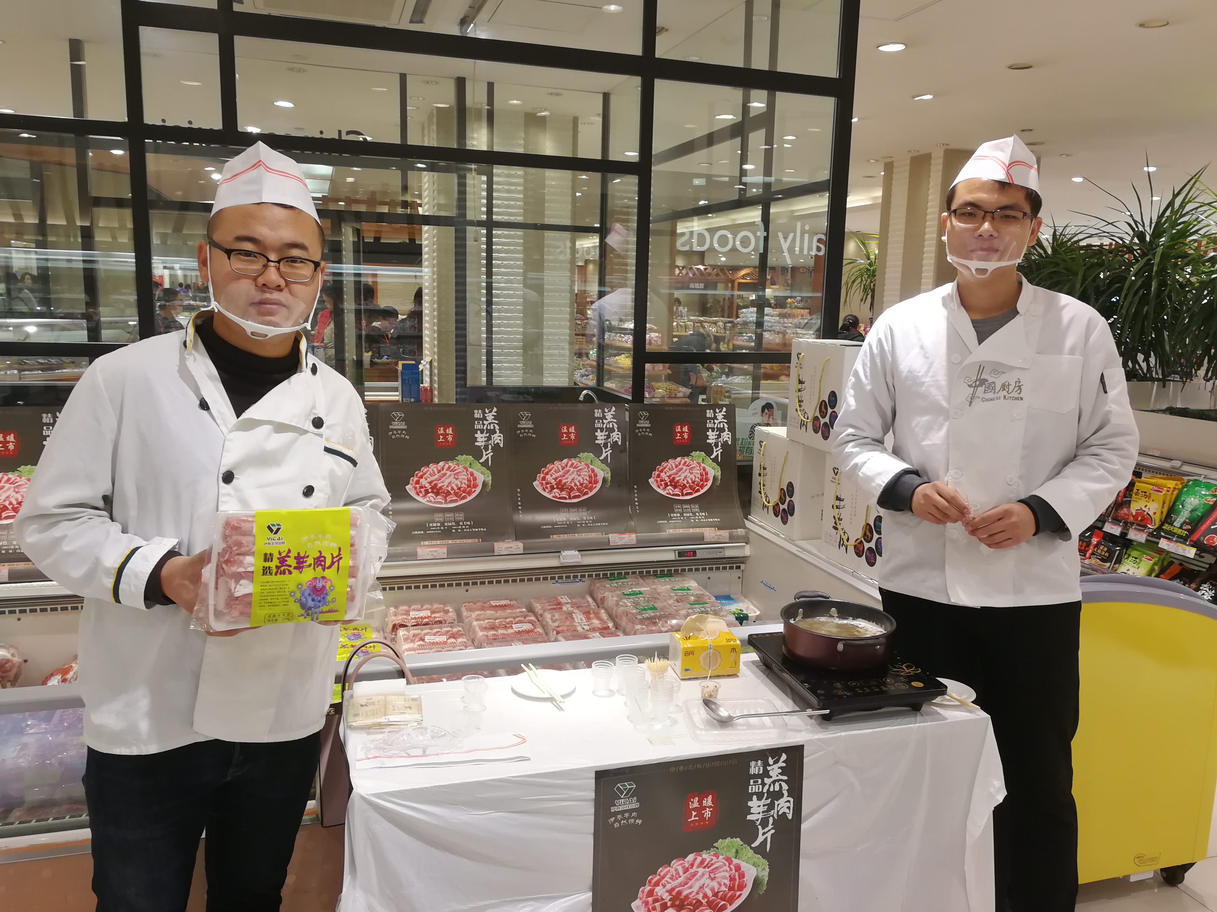 伊泰北牧田园羊肉产品入驻每天百货,首日试吃获消费者频频点赞__凤凰