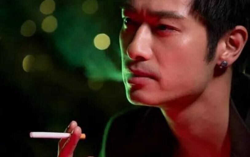 明星时尚圈里的电子烟__凤凰网