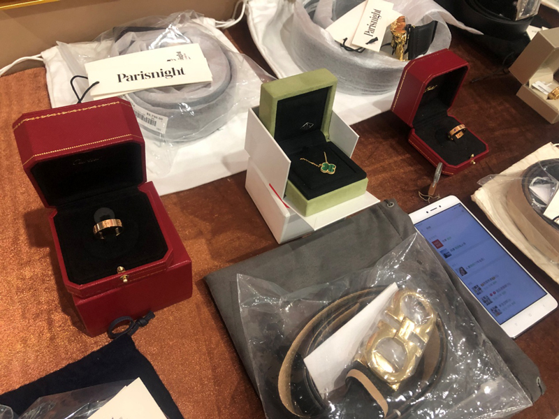 人人奢集团董事长朱铭为岜黎晚香贵宾分享"世界顶级奢侈品鉴赏"