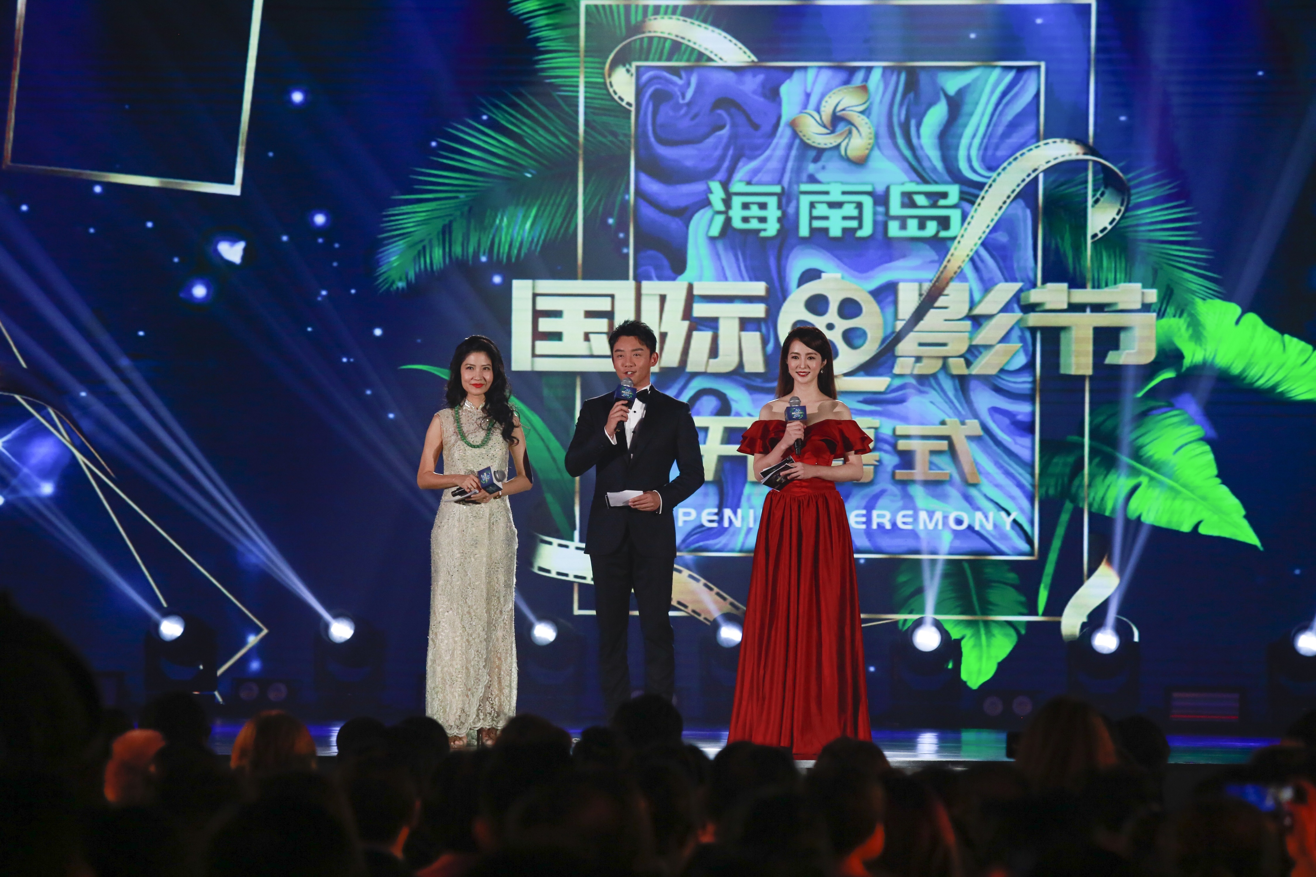 海南岛国际电影节开幕红毯 众星云集星光熠熠