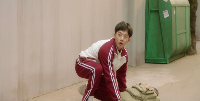 剧中,李明德饰演的司徒二条是一个家境富裕,重感情的高中生,个性开朗