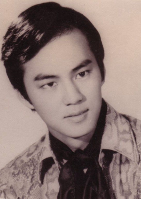 《英雄本色》,在该片中小马哥的老大宋子豪正是由狄龙所饰演,狄龙塑造
