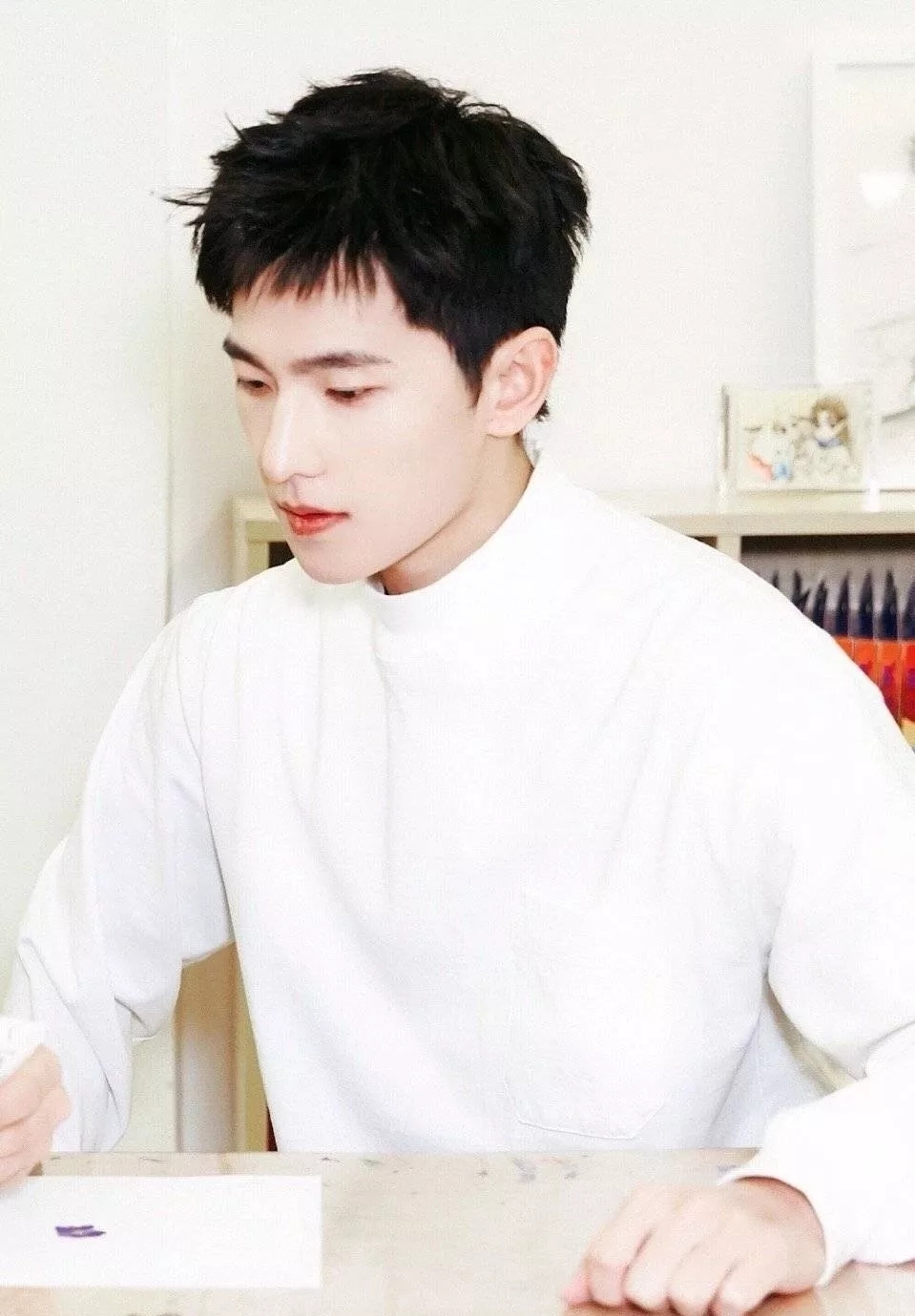 2018杨洋和易烊千玺狗啃式刘海短发发型火爆了,一个字帅!