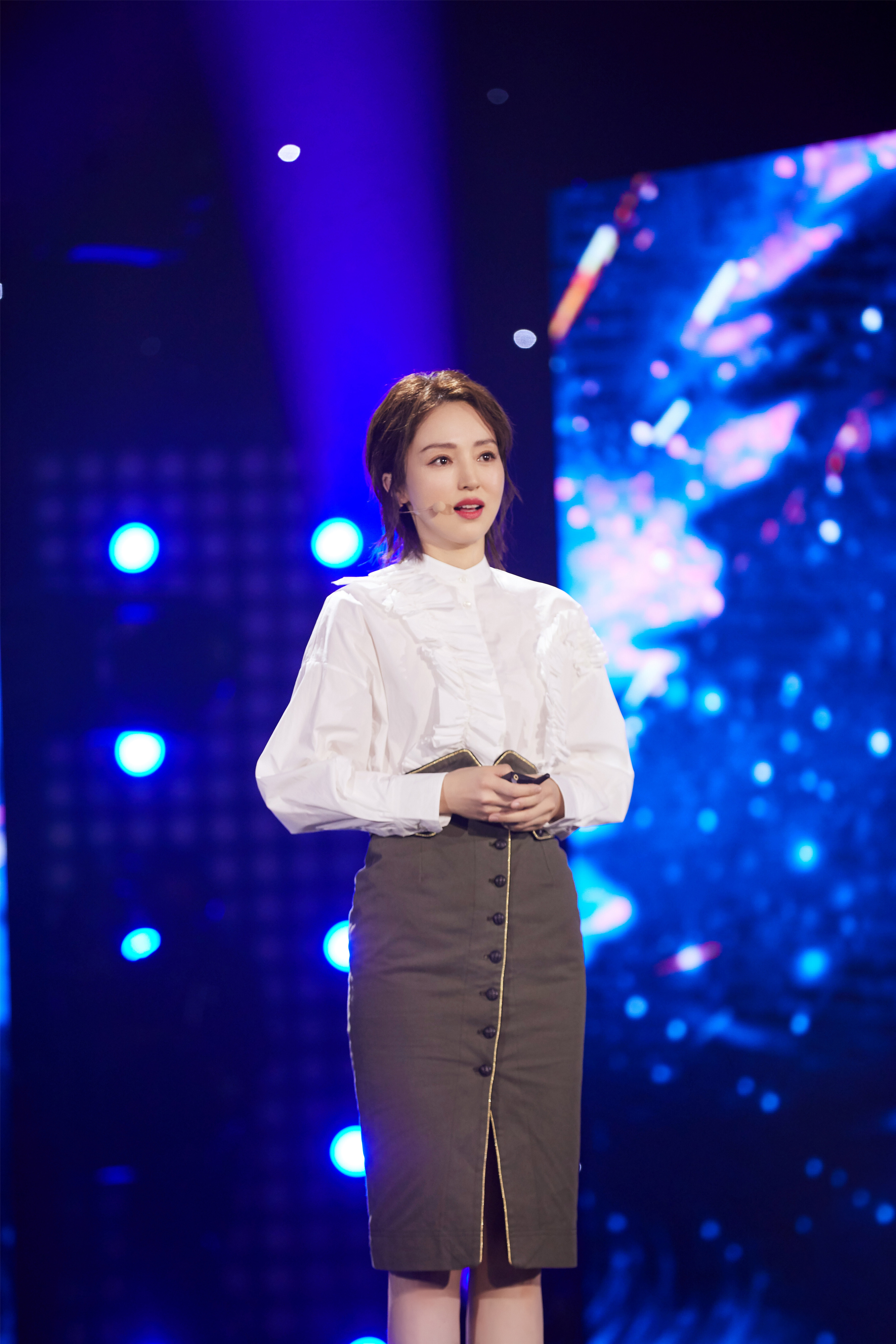 董璇首登演讲舞台 倾诉现实漩涡中的心声