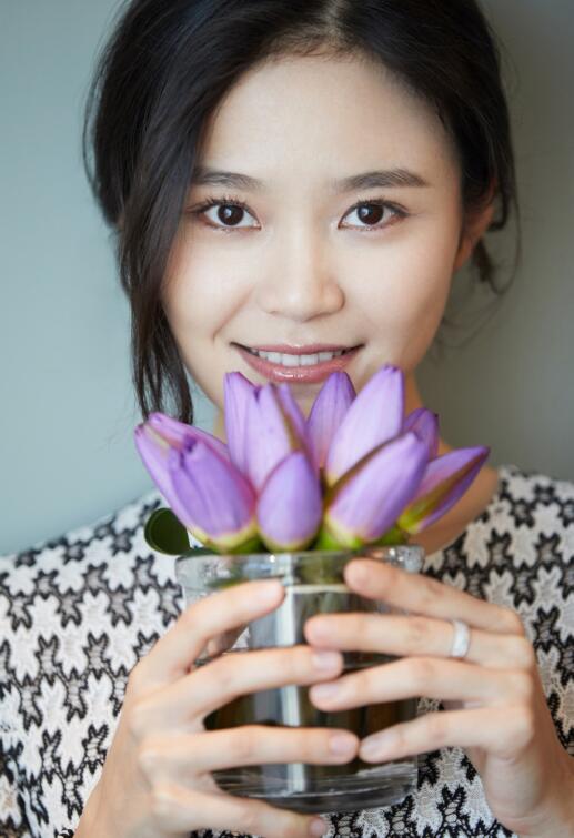 岳红的漂亮女儿近照曝光 身材苗条长腿抢镜